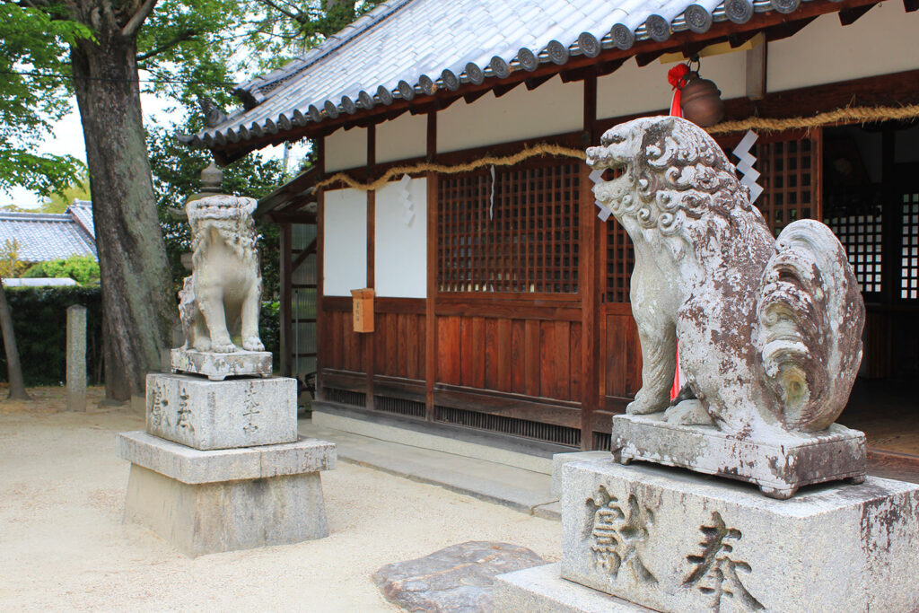狛犬２体